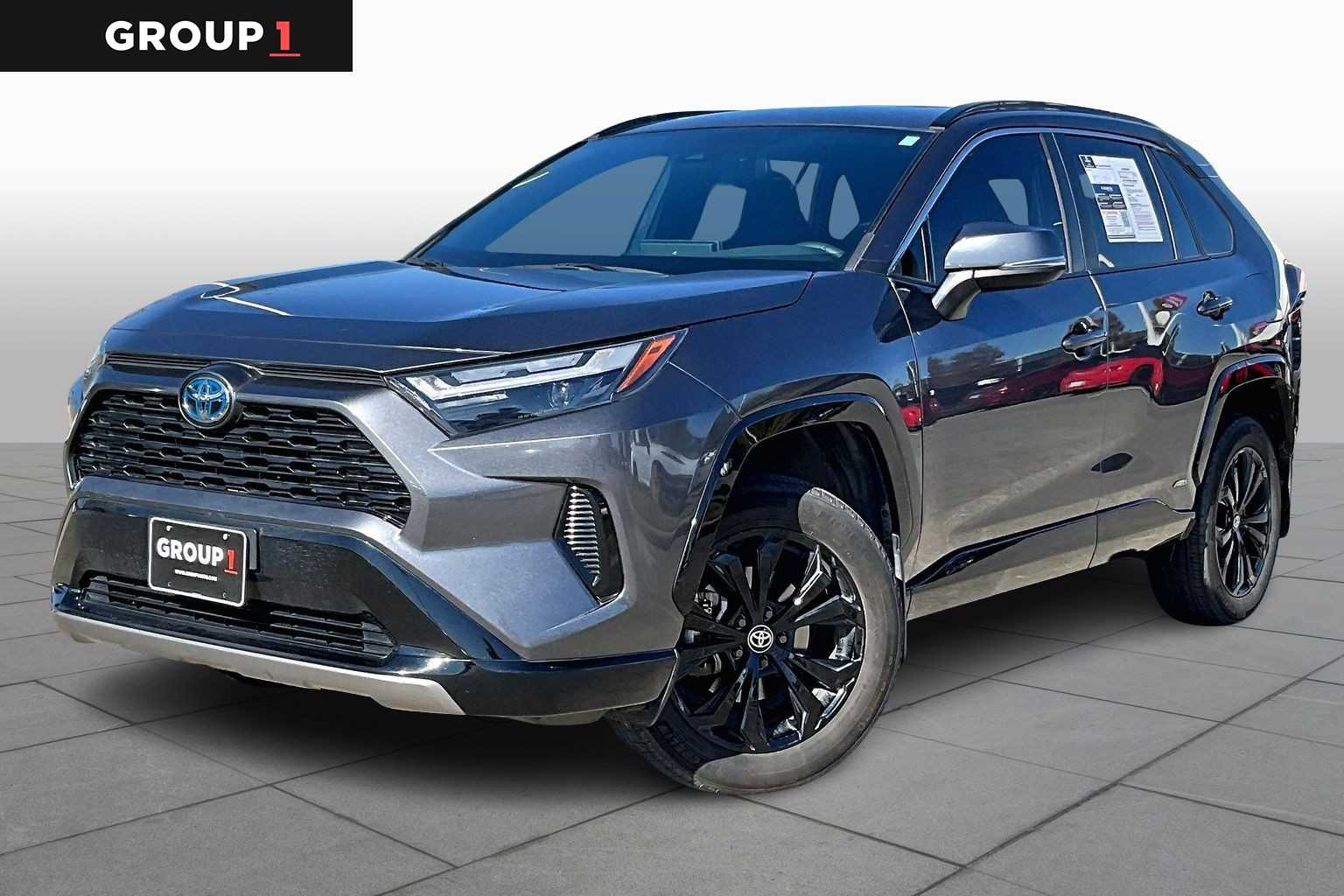 2024 Toyota RAV4 SE's photo