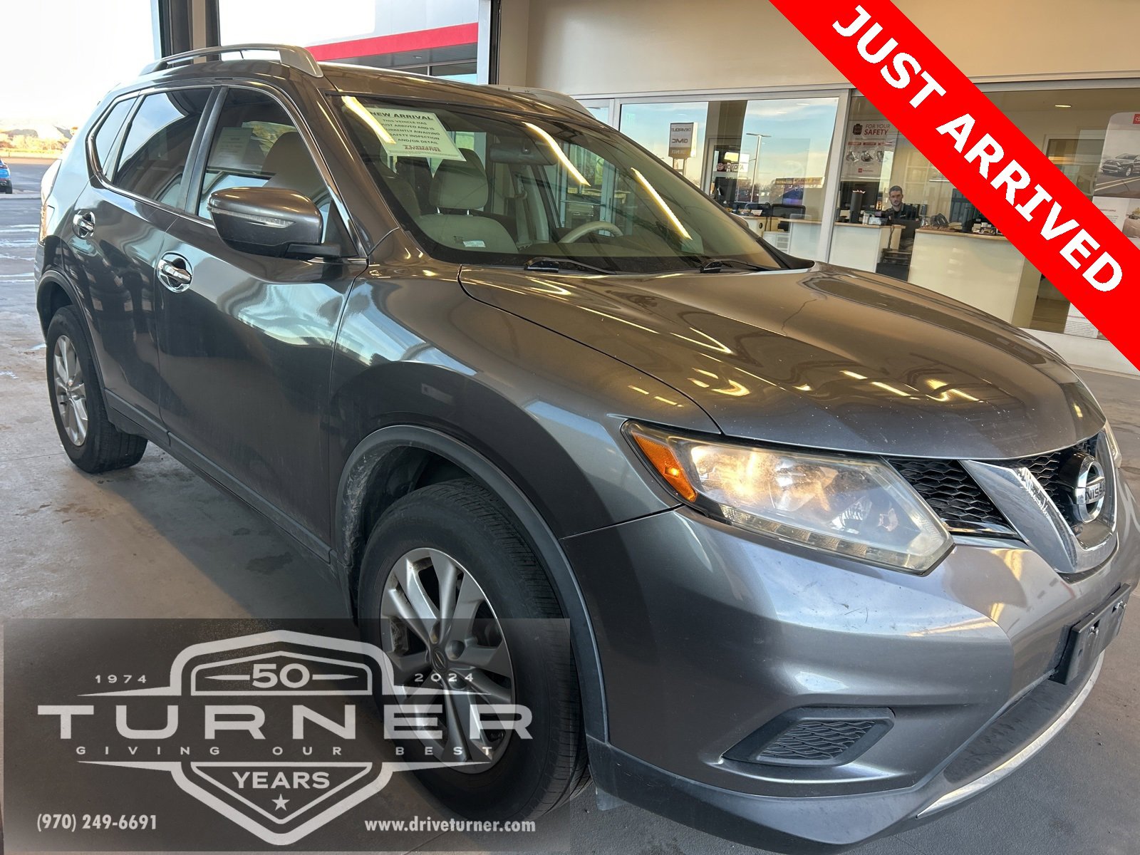 2015 Nissan Rogue SV's photo