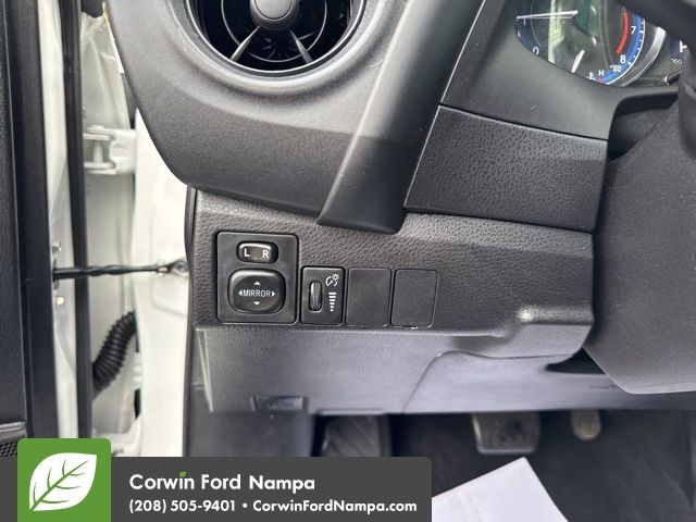 2018 Toyota Corolla L photo 15