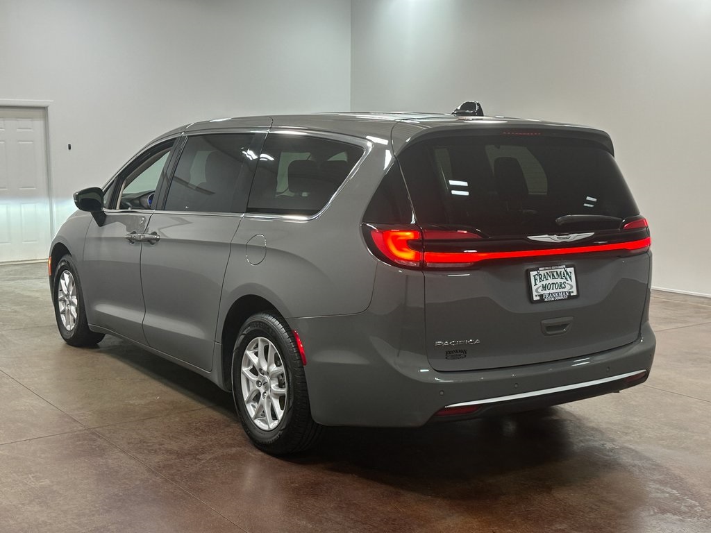 2023 Chrysler Pacifica Touring L photo 26