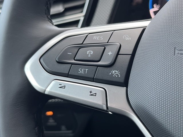 2025 Volkswagen Atlas Cross Sport SEL R-Line photo 38
