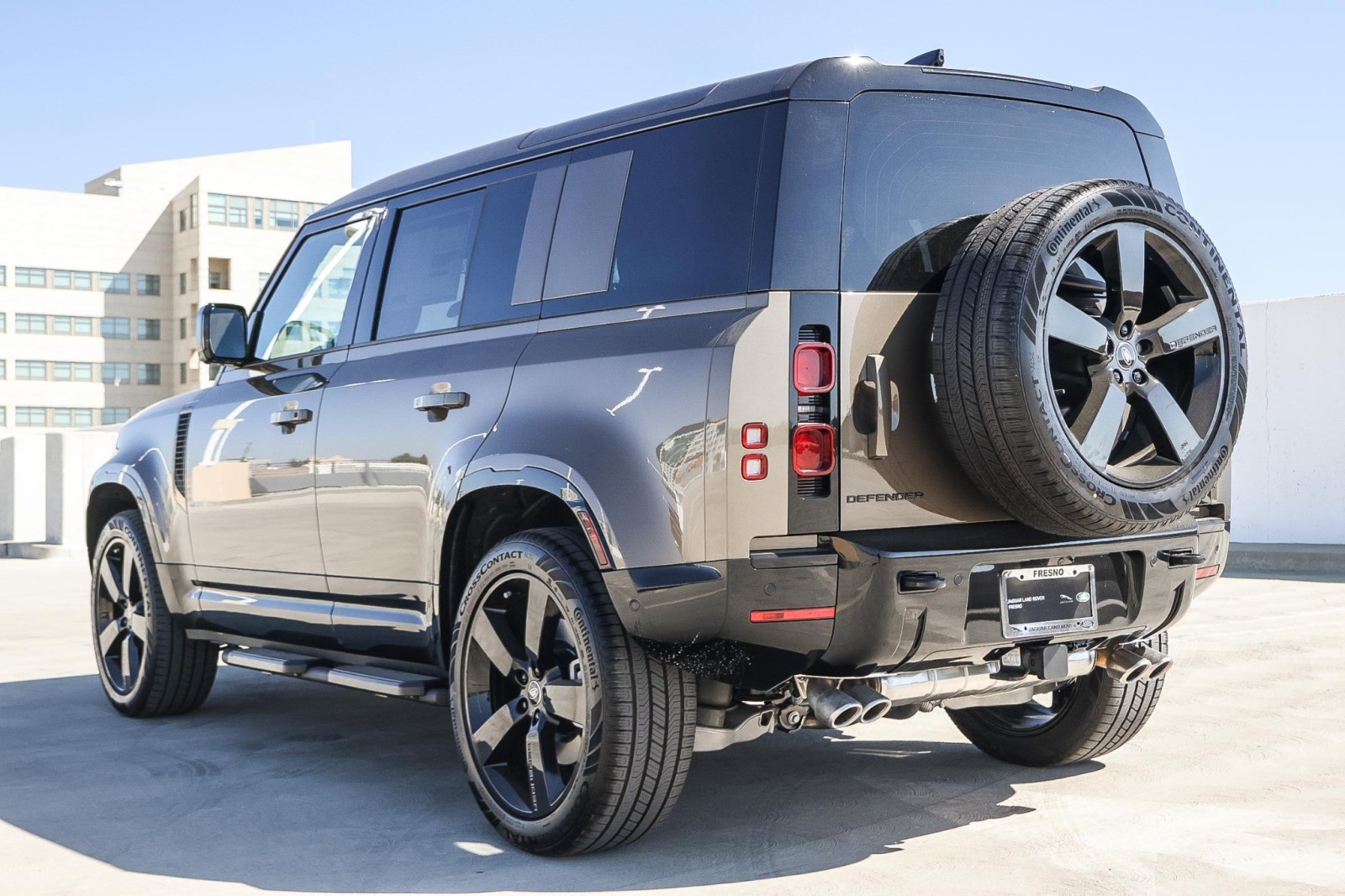 2025 Land Rover Defender 110 X-Dynamic SE photo 5