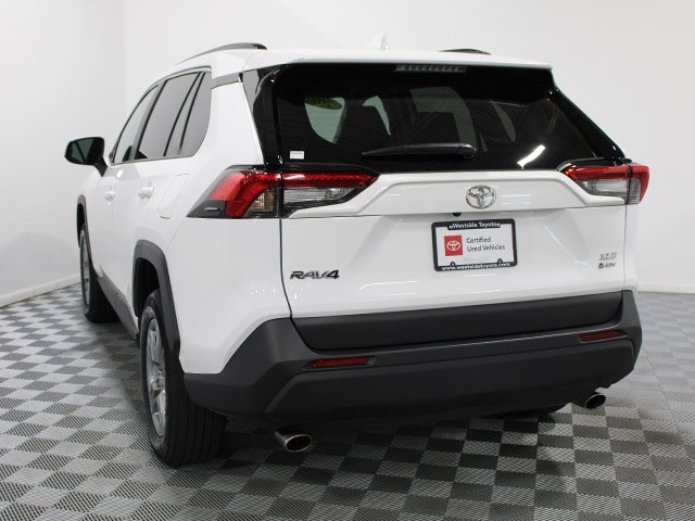 2025 Toyota RAV4 Hybrid XLE photo 2