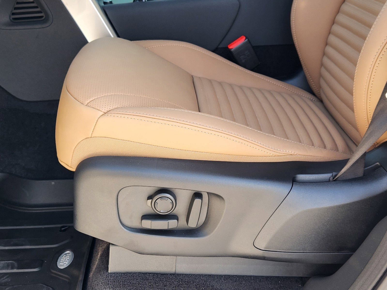 2025 Land Rover Discovery SE photo 19