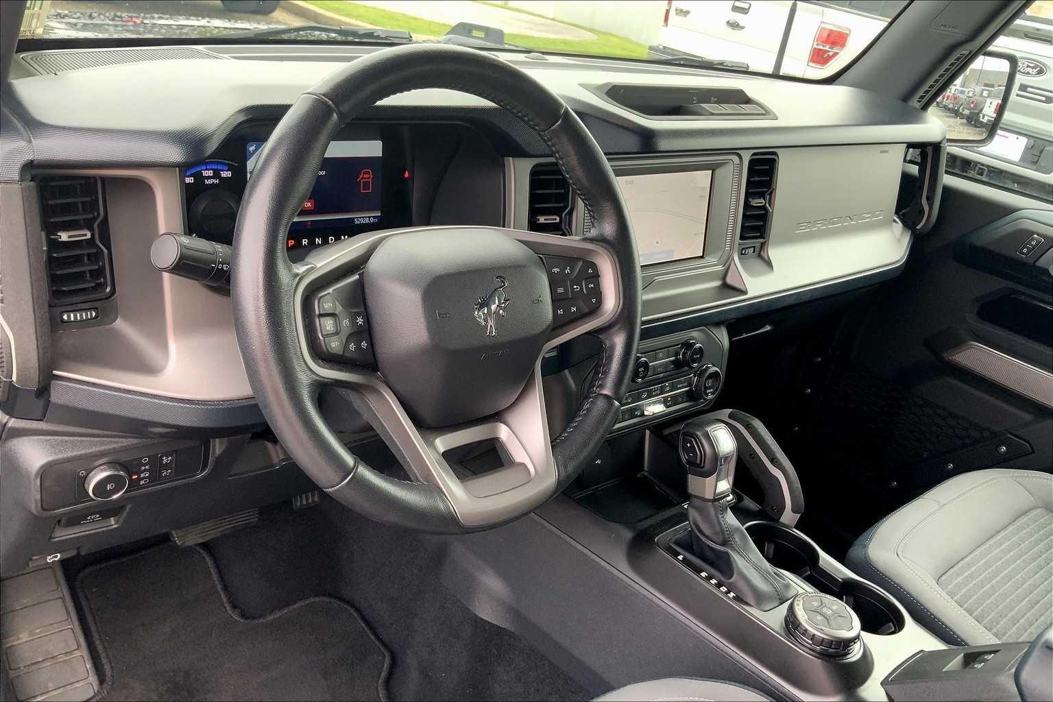 2021 Ford Bronco Outer Banks photo 13
