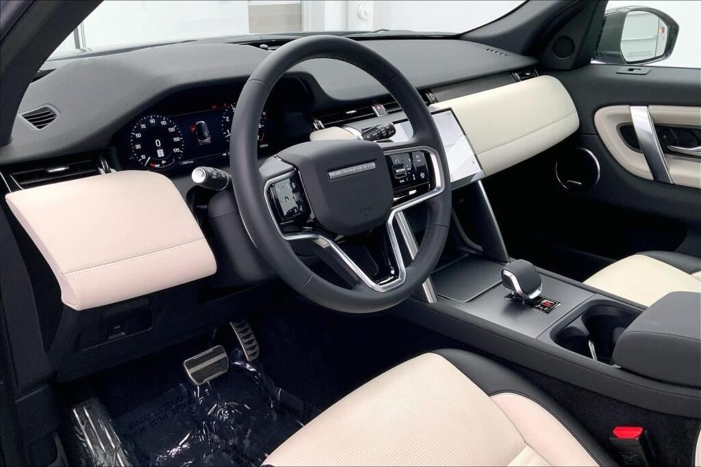 2025 Land Rover Discovery Sport Dynamic SE photo 8