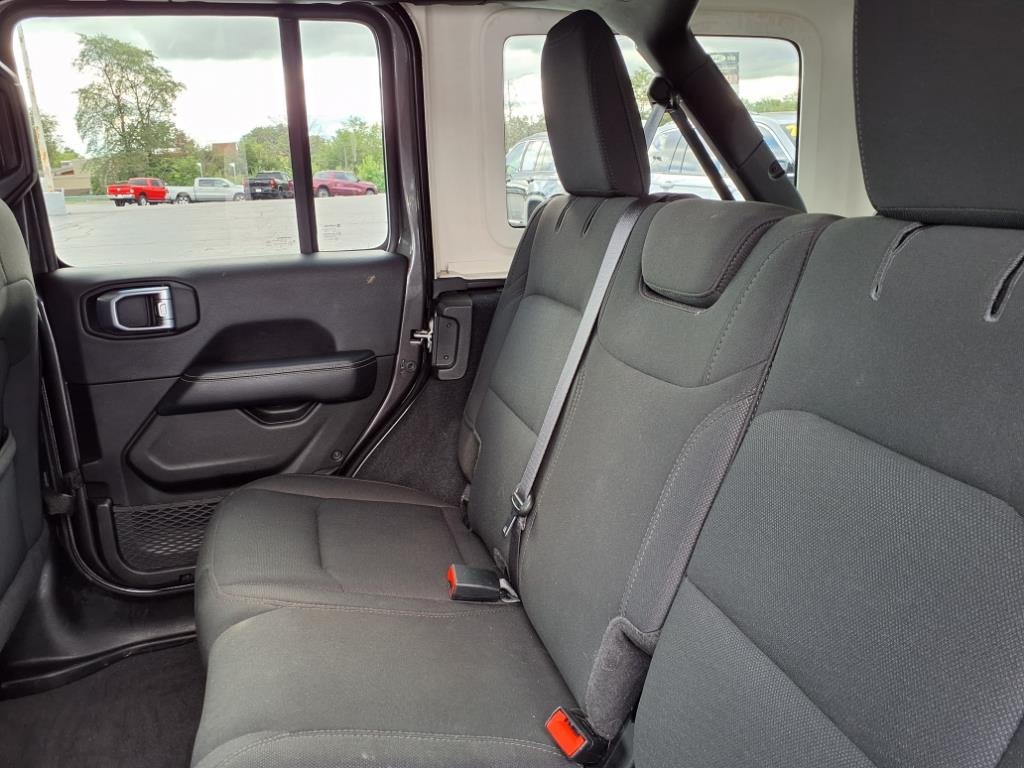 2023 Jeep Wrangler Sahara photo 11