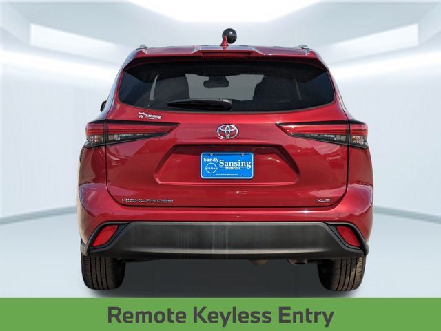 2023 Toyota Highlander L photo 4