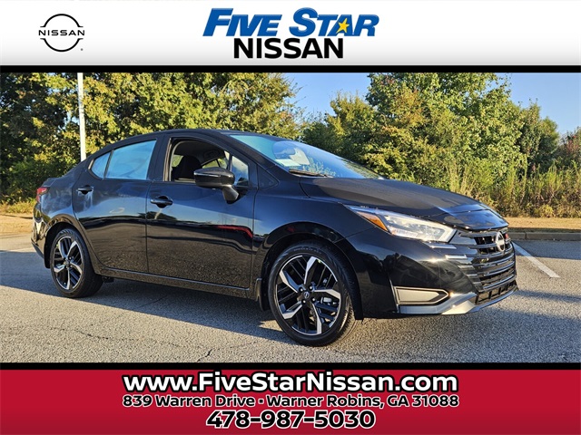 2025 Nissan Versa SR's photo