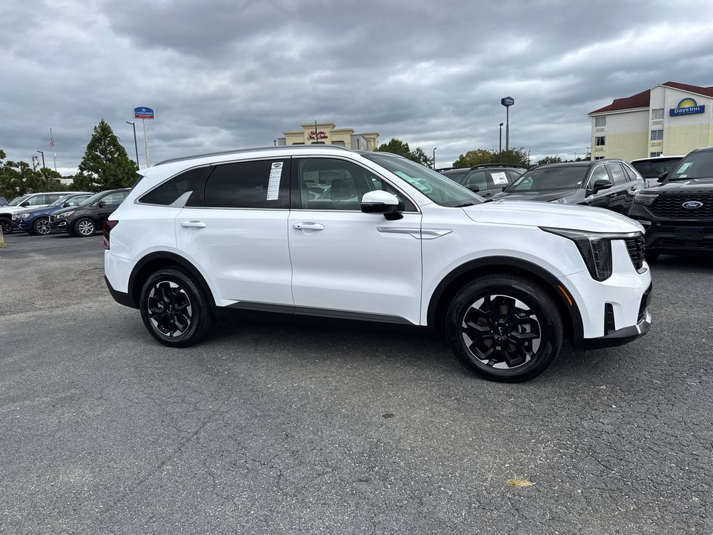 2024 Kia Sorento S photo 2