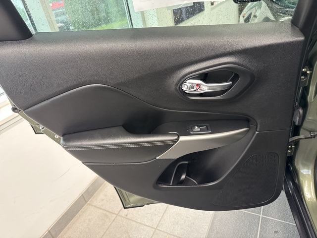 2021 Jeep Cherokee Latitude Lux photo 14