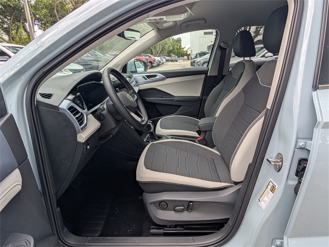 2025 Volkswagen Taos SE photo 6