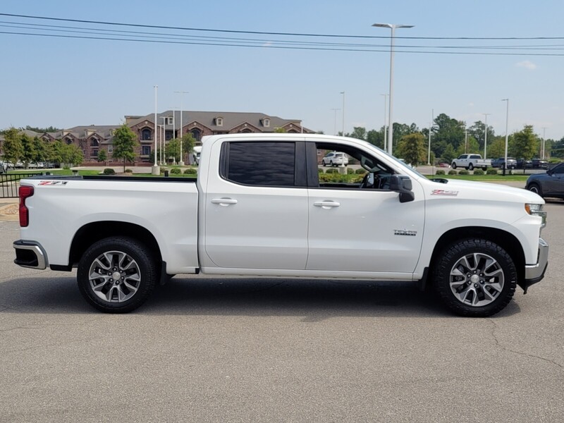 2021 Chevrolet Silverado 1500 LT Texas Edition photo 2