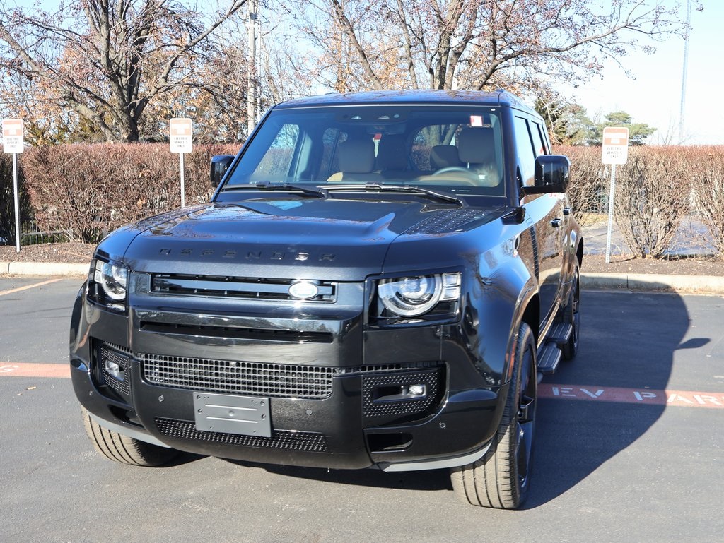 2025 Land Rover Defender X-Dynamic SE's photo