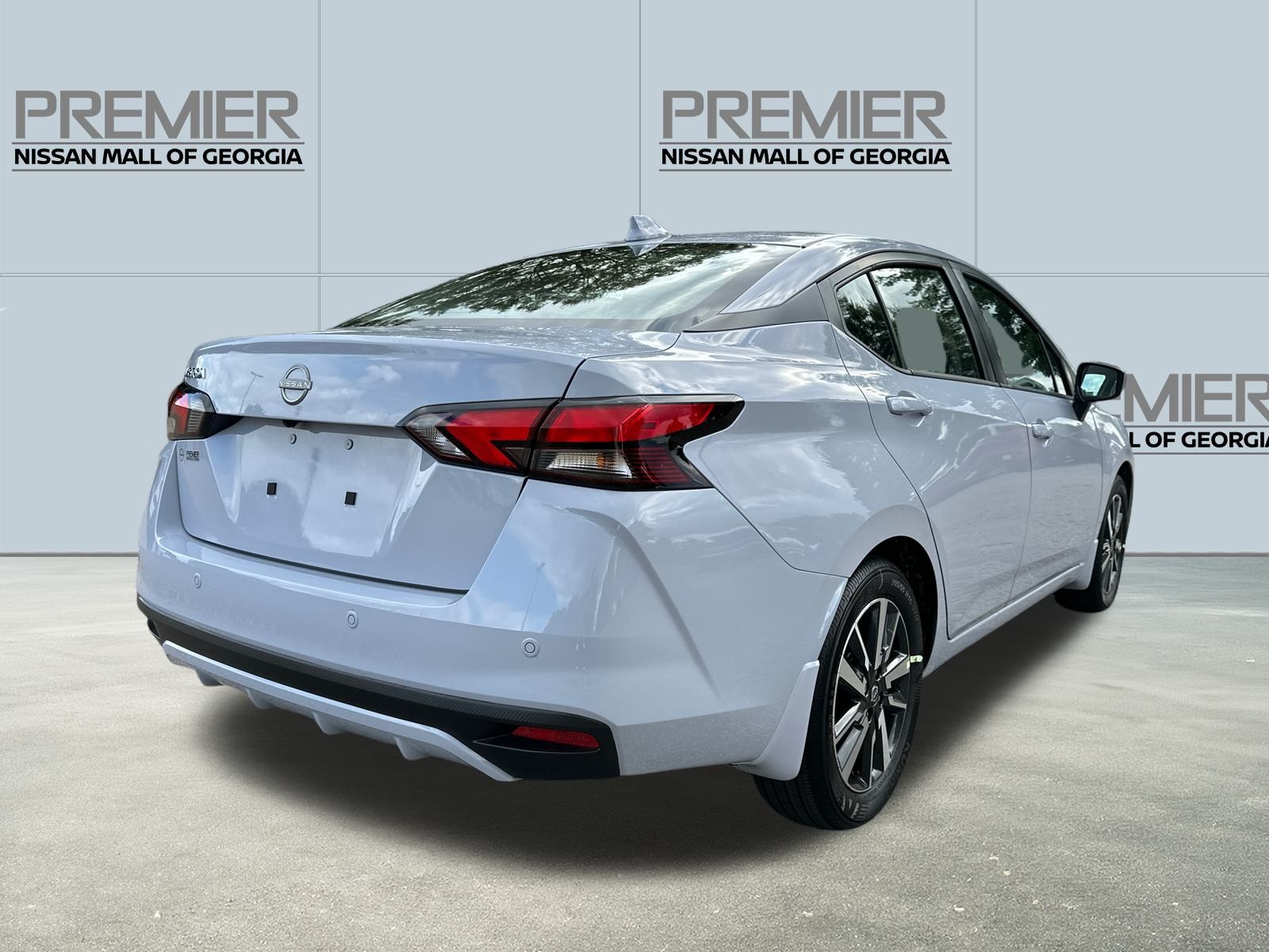 2025 Nissan Versa 1.6 SV photo 3