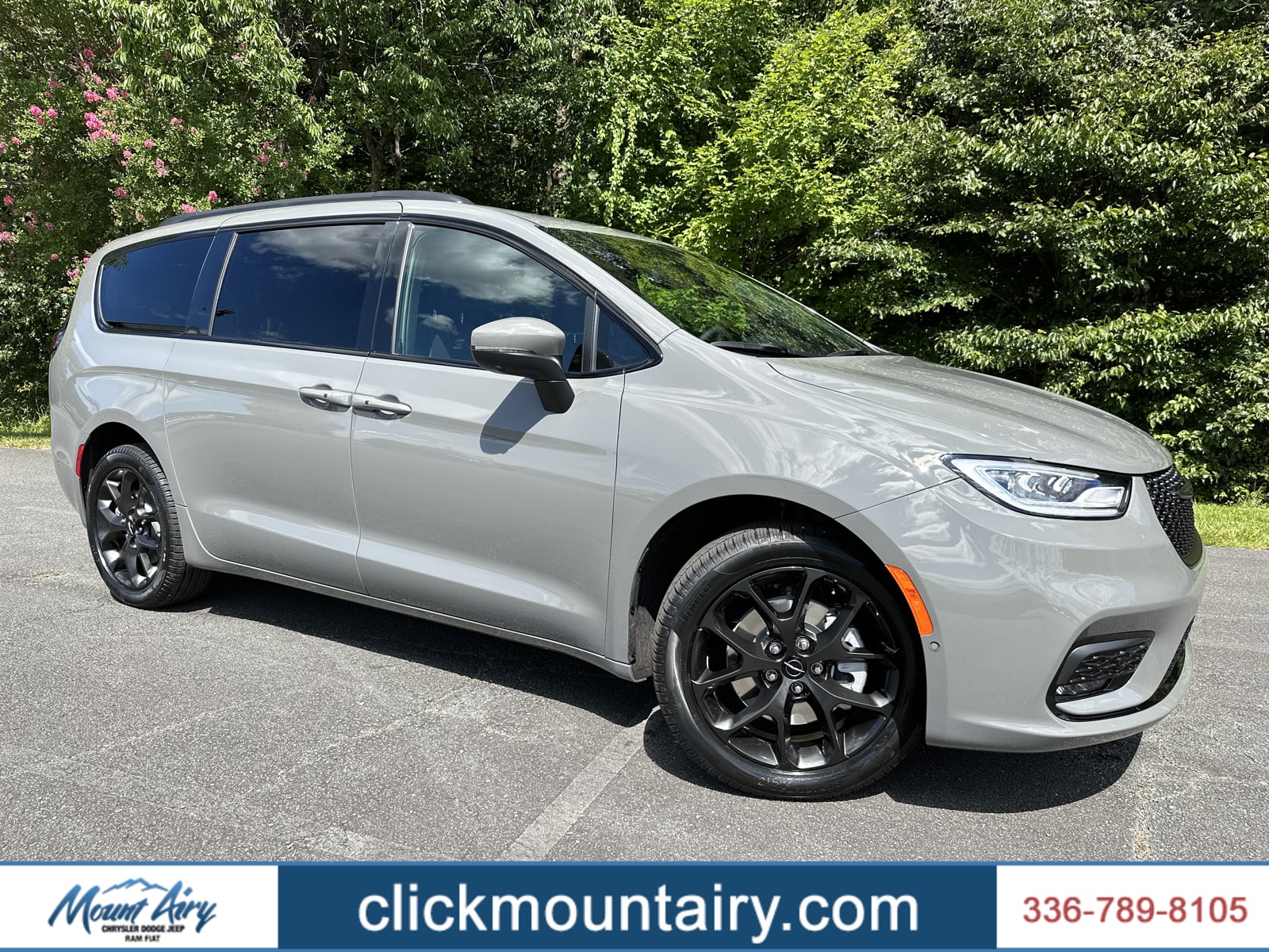 New 2023 Chrysler Pacifica Touring L Passenger Van in Mount Airy C3497