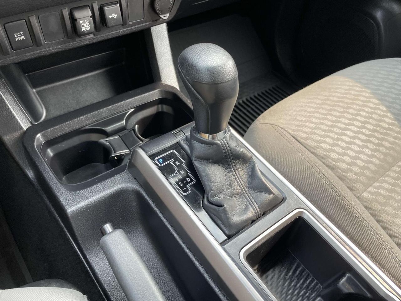 2022 Toyota Tacoma SR5 V6 photo 30