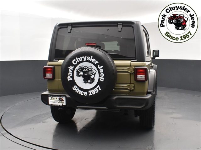 2025 Jeep Wrangler photo 5