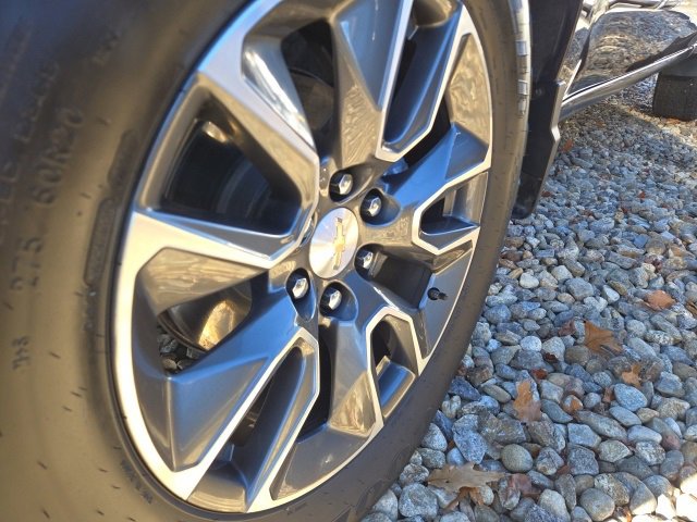 2024 Chevrolet Silverado 1500 LT photo 2