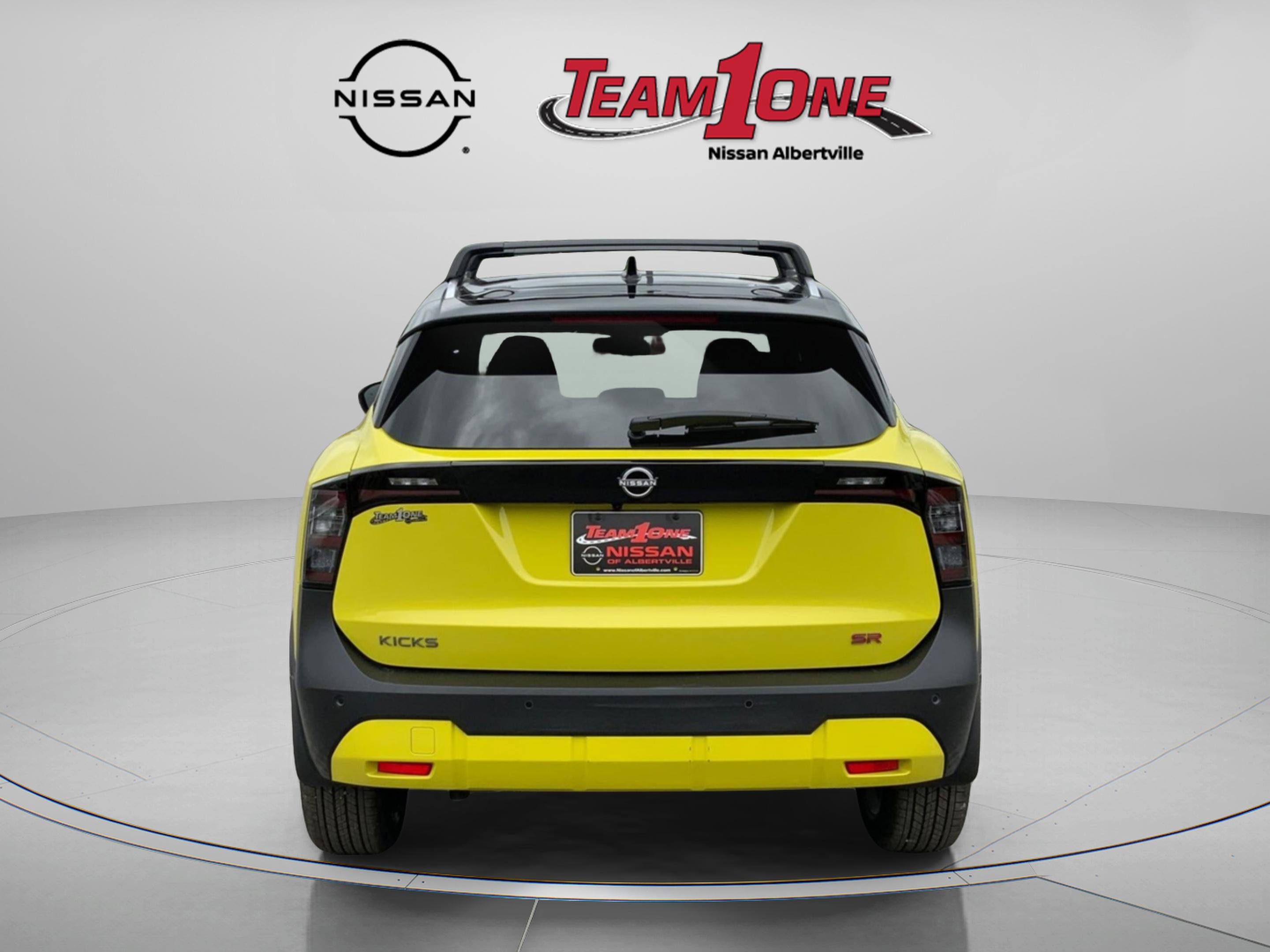 2025 Nissan Kicks SR photo 2