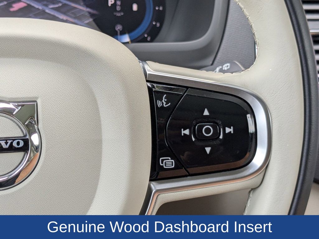 2023 Volvo XC90 Plus photo 25