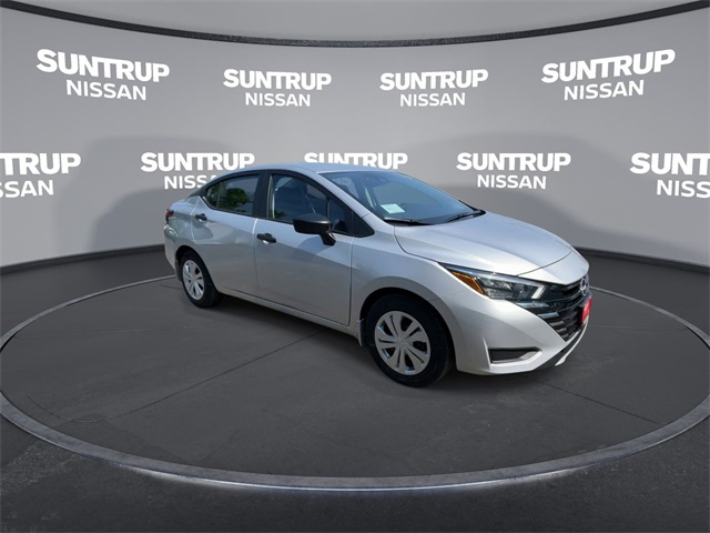 2025 Nissan Versa 1.6 S photo 2
