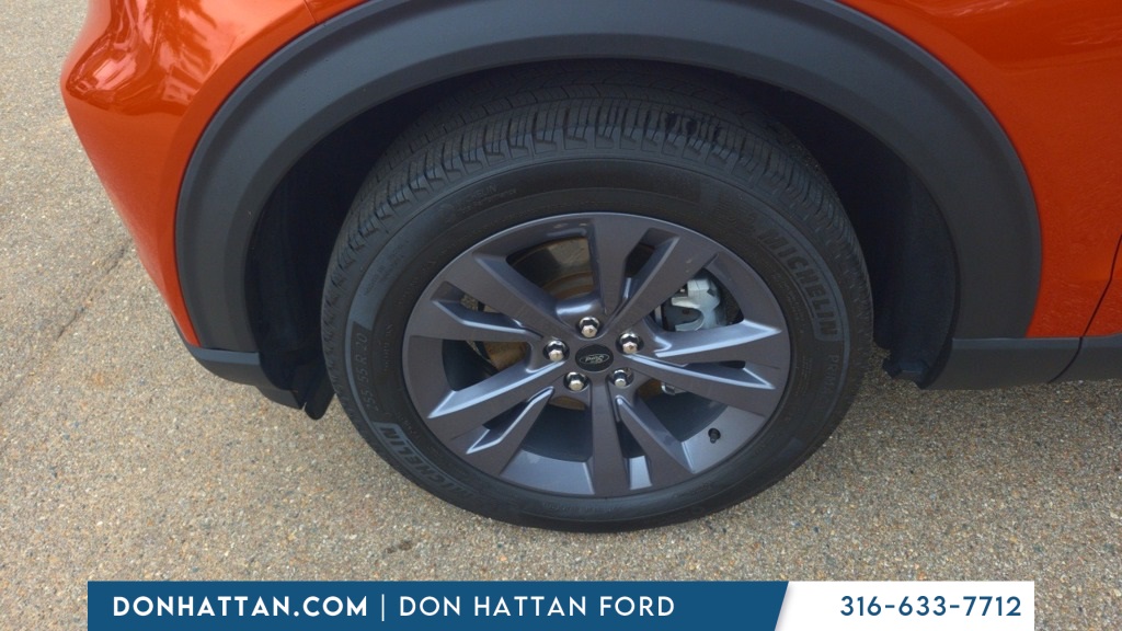 2023 Ford Explorer XLT photo 2