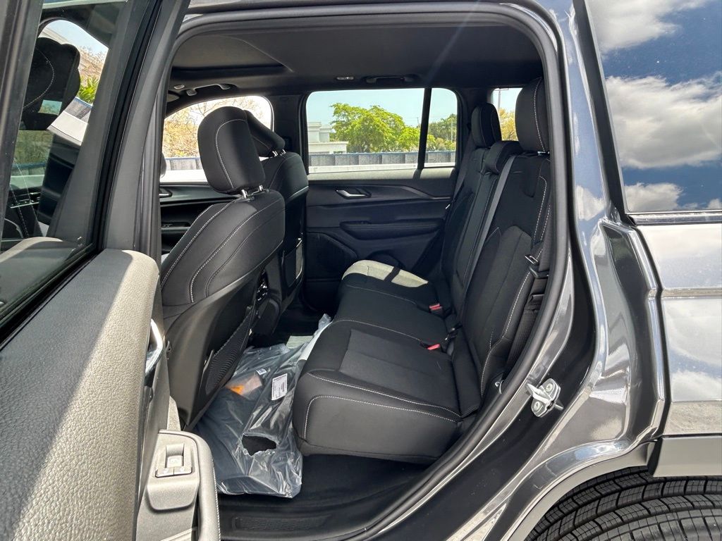 2025 Jeep Grand Cherokee Laredo X photo 28