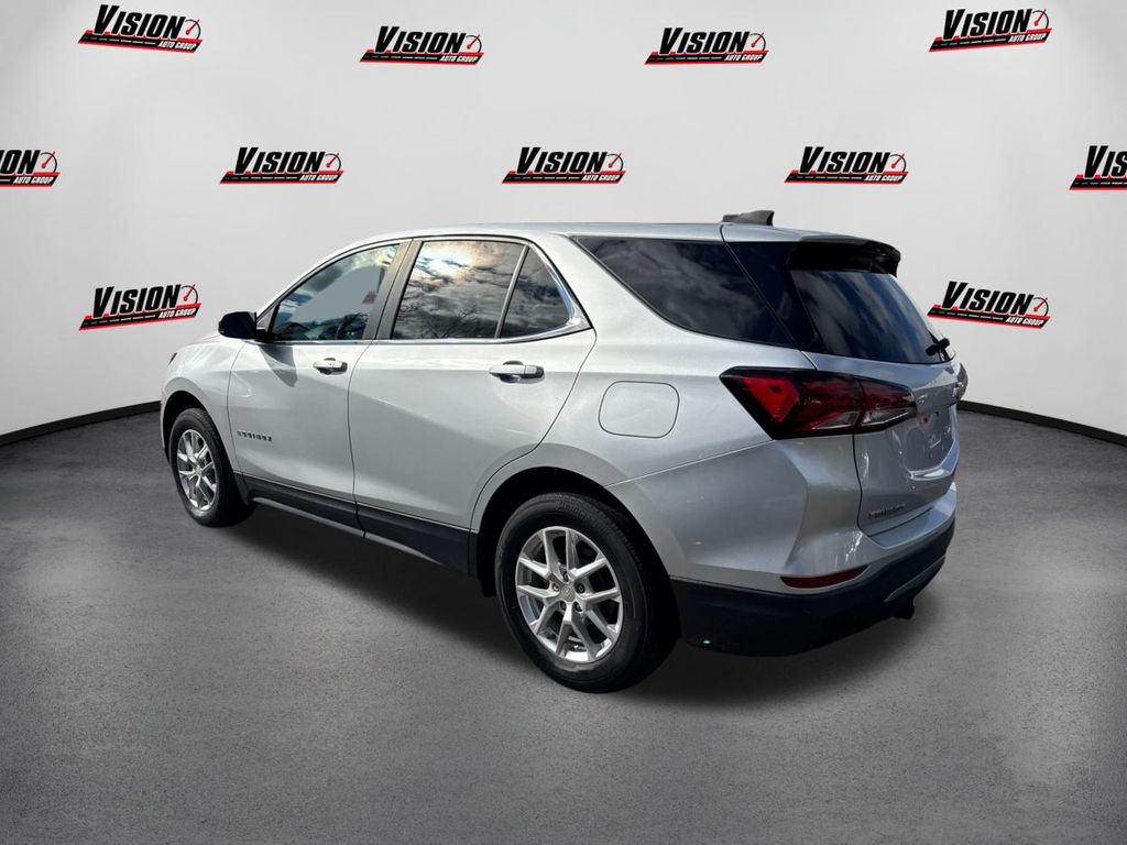 2022 Chevrolet Equinox LT photo 3