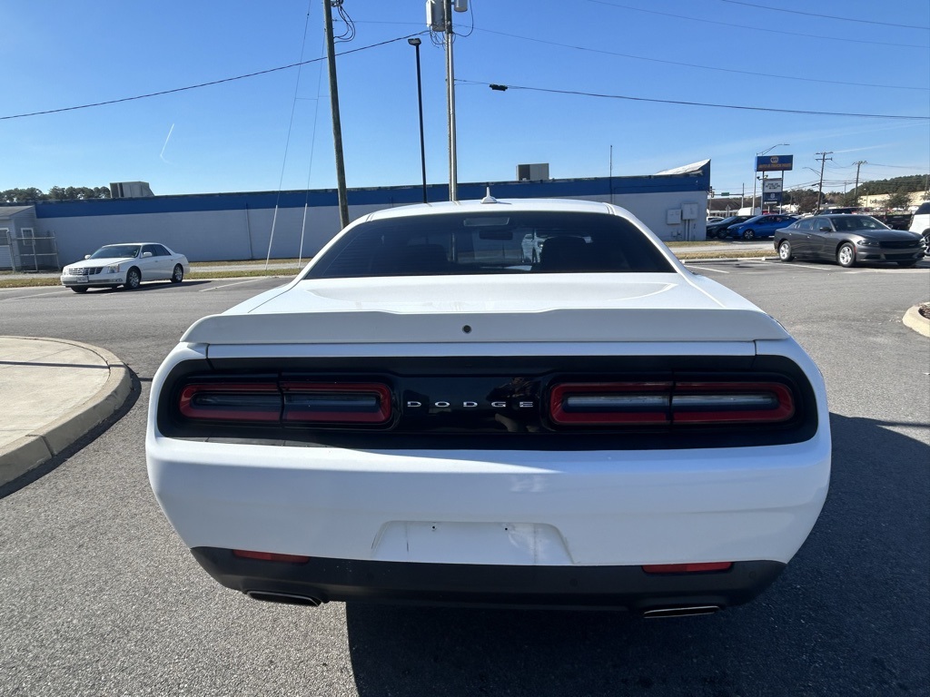 2015 Dodge Challenger SXT Plus photo 4
