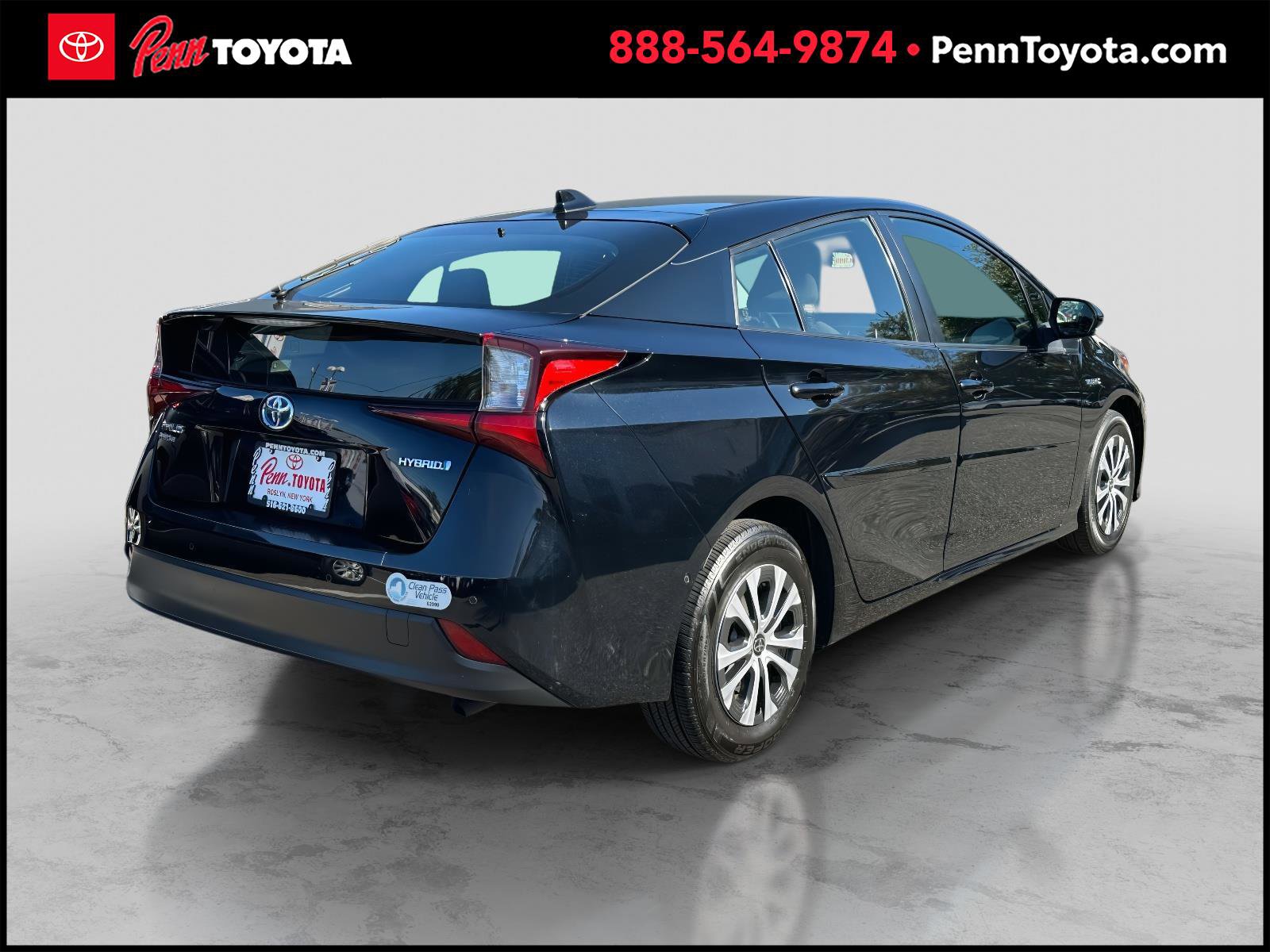 2021 Toyota Prius LE photo 3