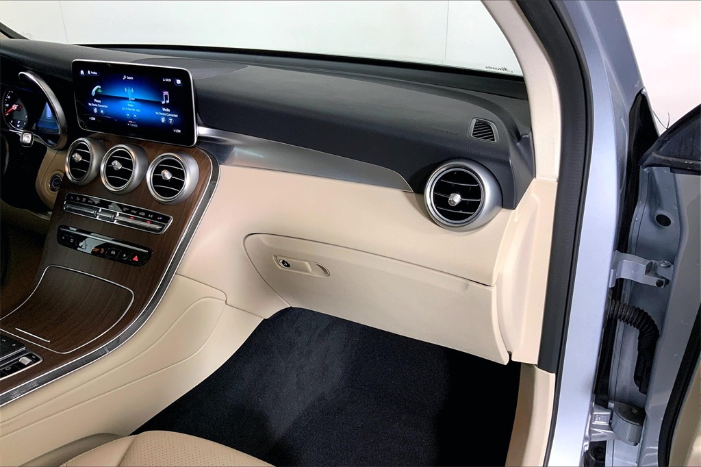 2022 Mercedes Benz GLC 300 photo 16