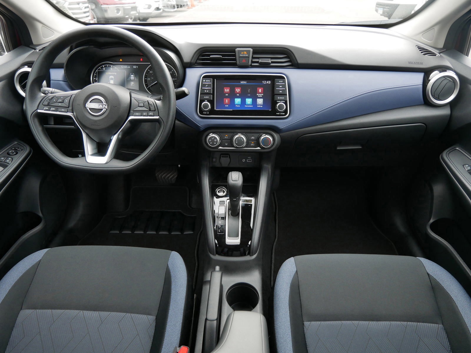2025 Nissan Versa 1.6 SV photo 6