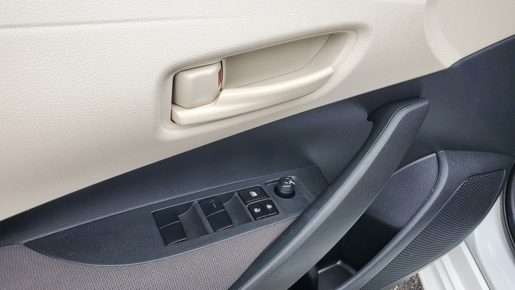 2022 Toyota Corolla LE photo 13