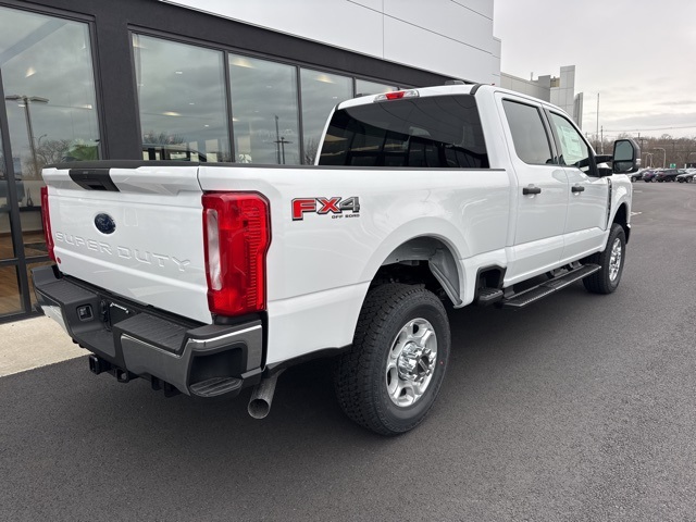 2025 Ford F-350 XLT photo 2