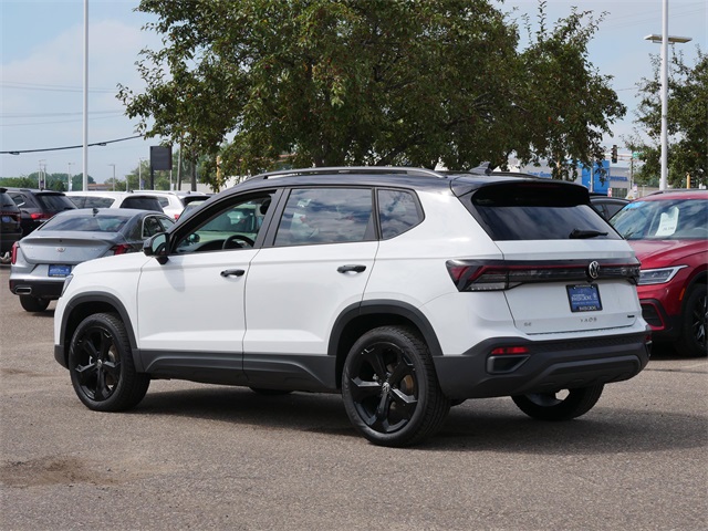 2025 Volkswagen Taos SE photo 4