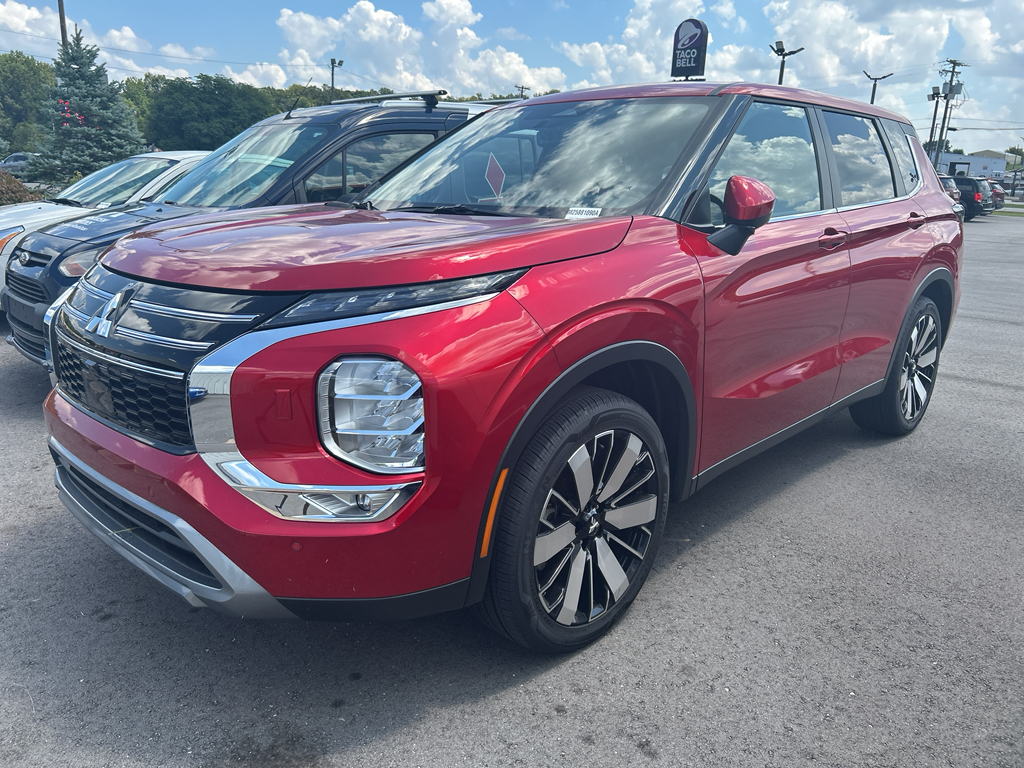 2025 Mitsubishi Outlander SE photo 2