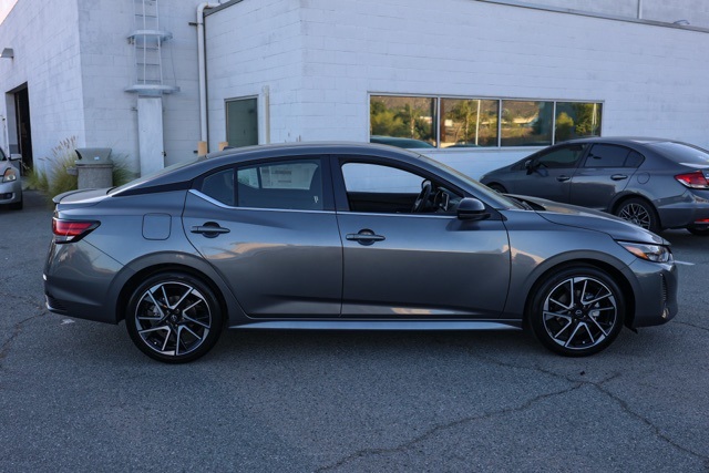 2025 Nissan Sentra SR photo 3