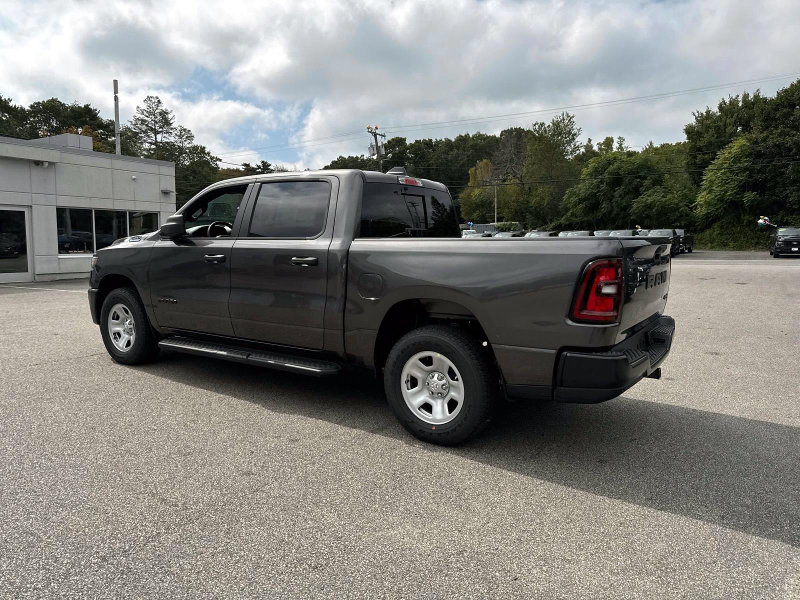 2025 Ram 1500 Tradesman photo 2