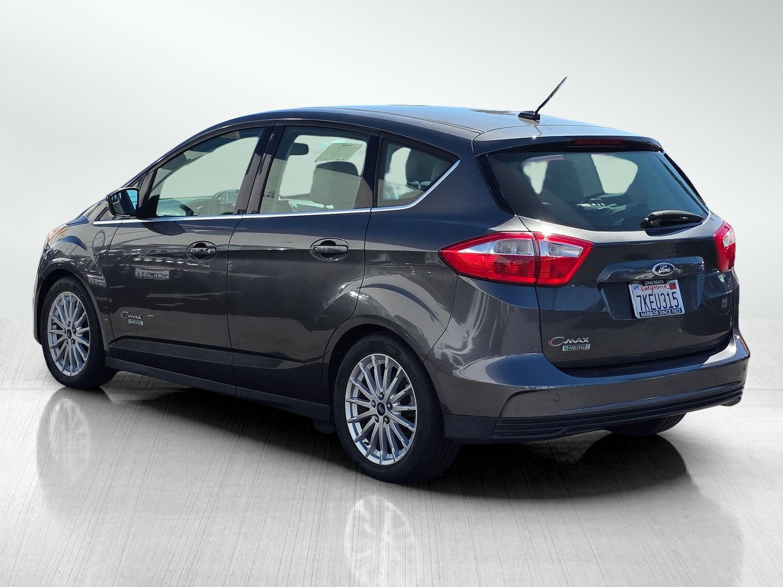 2015 Ford C-Max Energi SEL photo 4