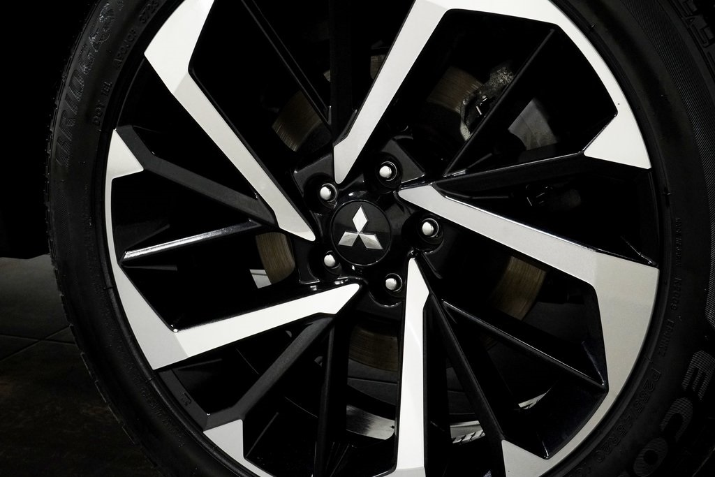 2024 Mitsubishi Outlander SEL photo 10