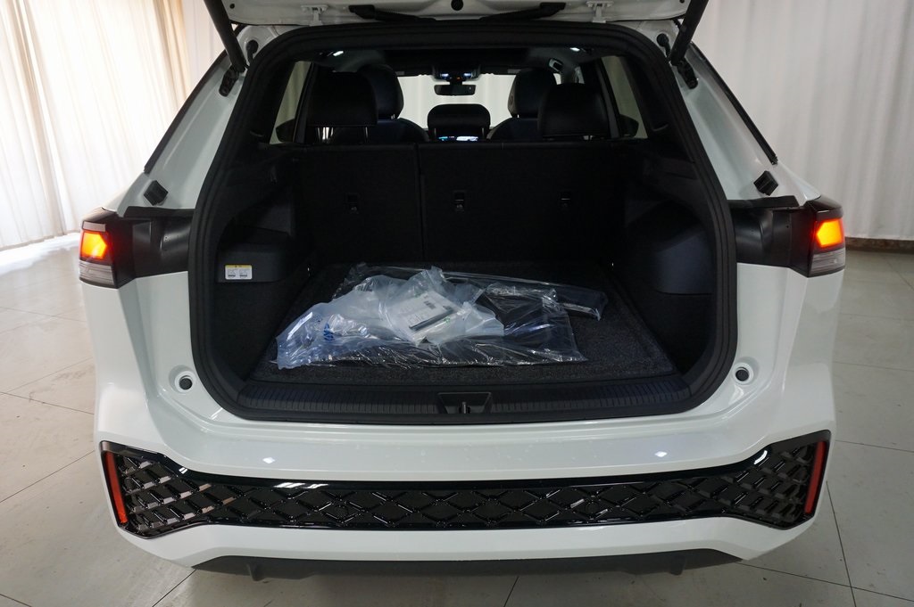 2025 Volkswagen Tiguan SE R-Line Black photo 22