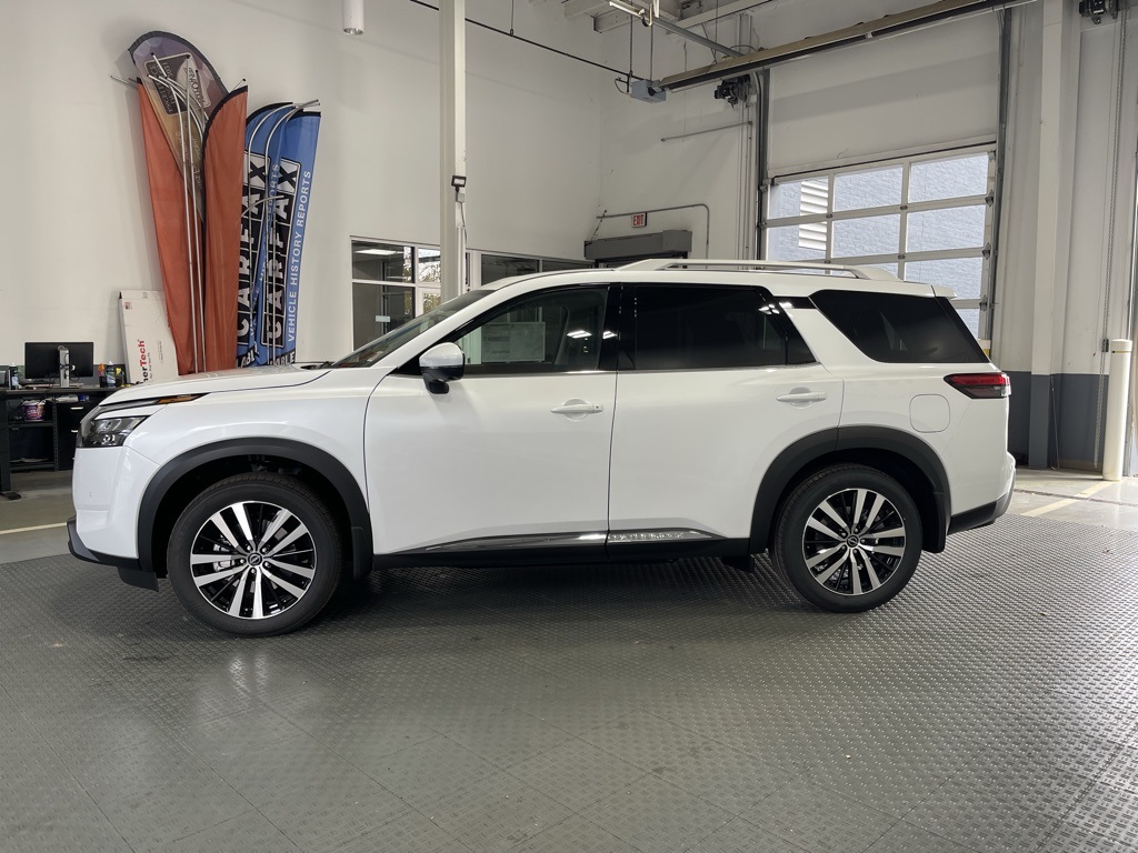 2025 Nissan Pathfinder Platinum photo 4