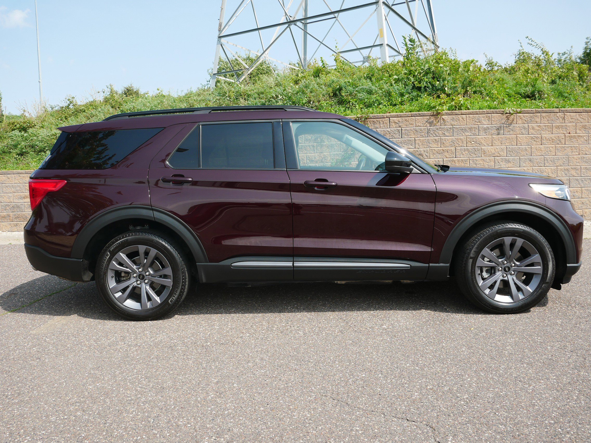 2023 Ford Explorer XLT photo 3