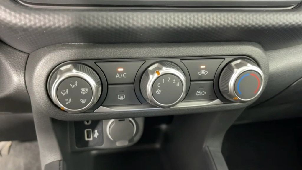 2025 Nissan Kicks Play S photo 18