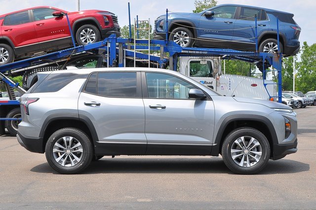 2026 Chevrolet Equinox LT photo 2