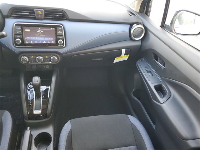 2025 Nissan Versa 1.6 SV photo 17