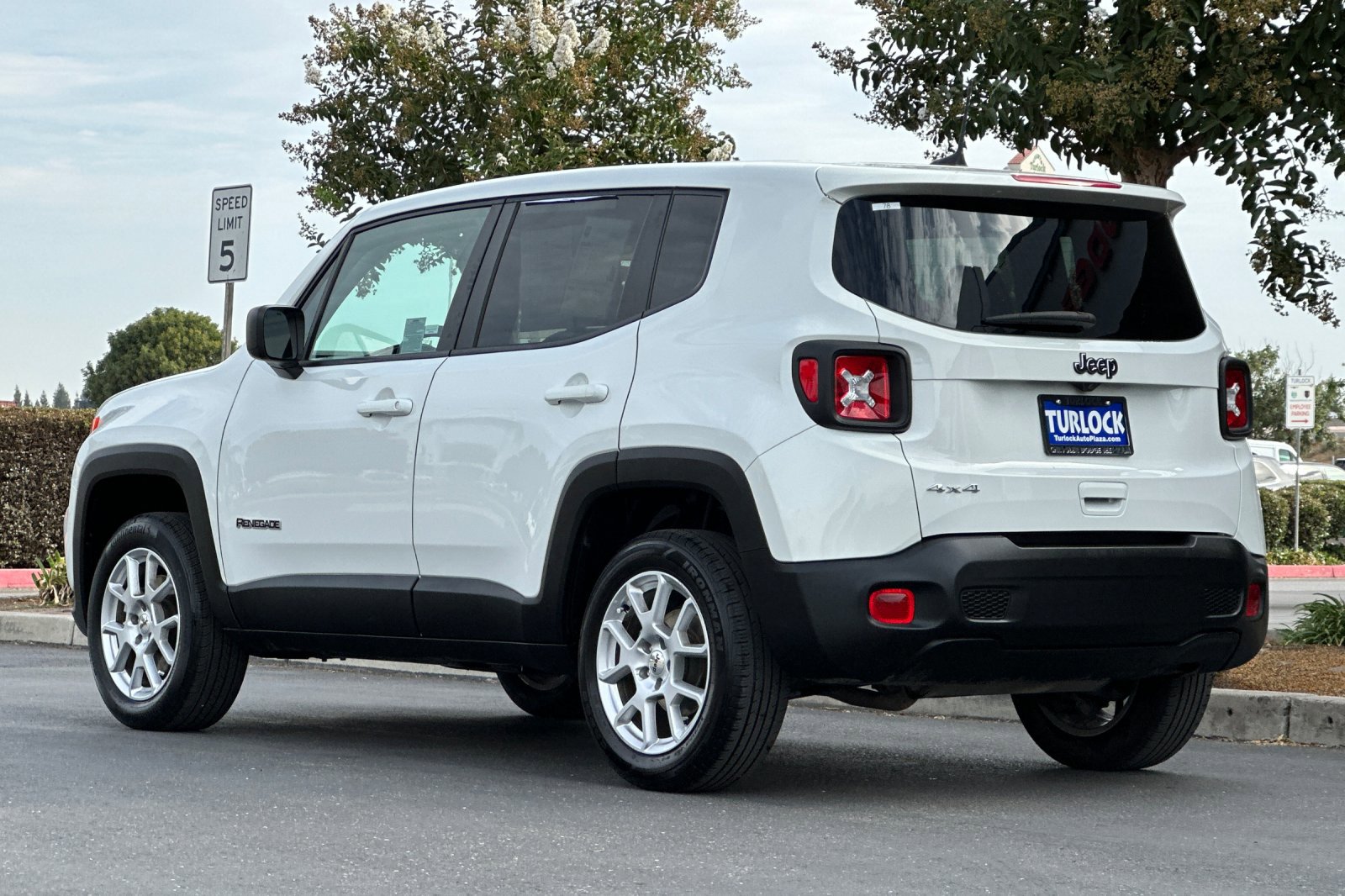 2023 Jeep Renegade Latitude Upland photo 6