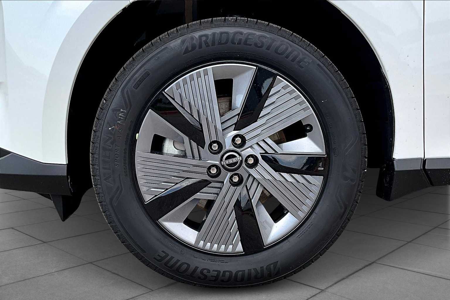 2025 Nissan Murano SL photo 9