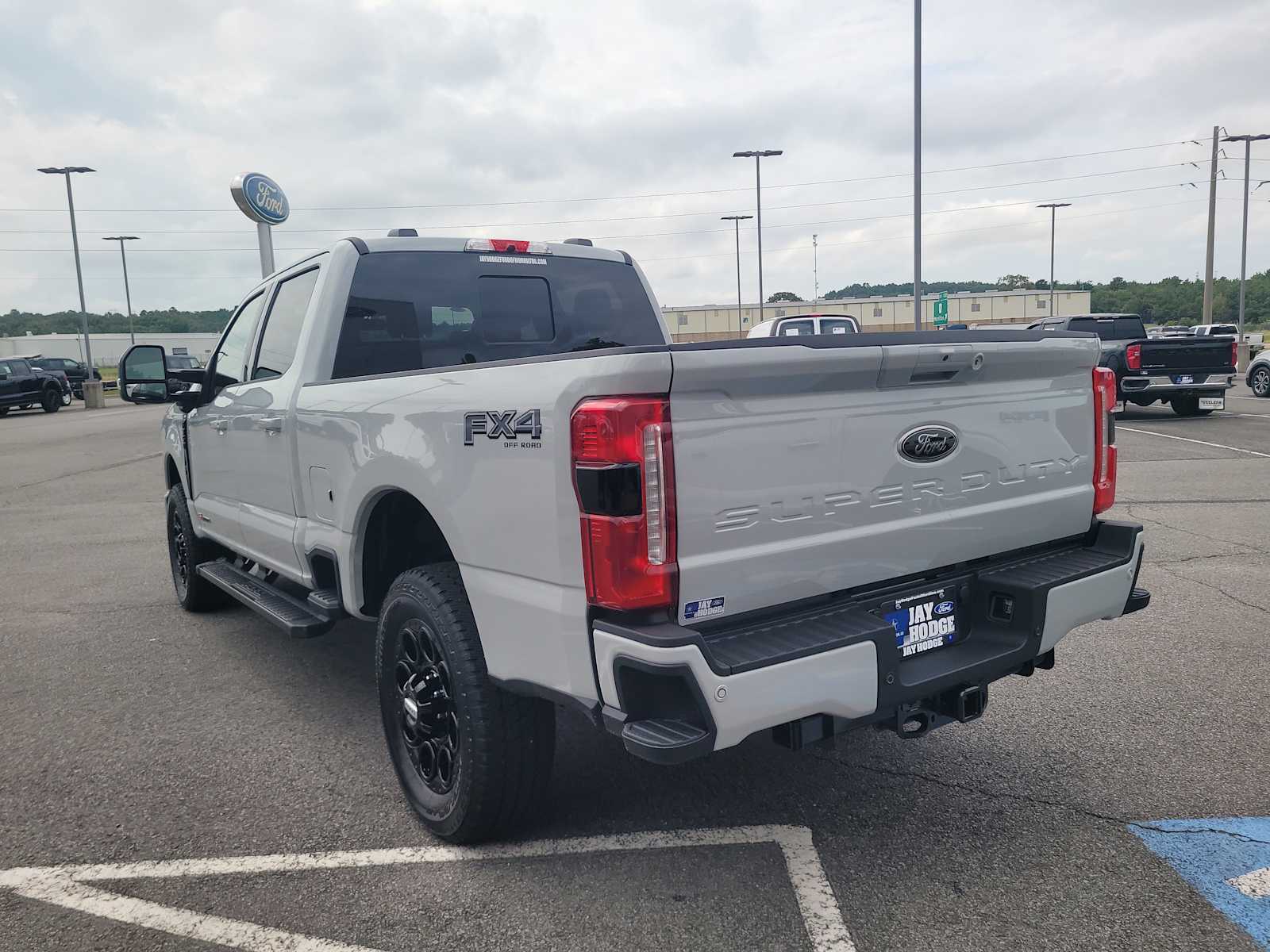 2025 Ford F-350 Lariat photo 4